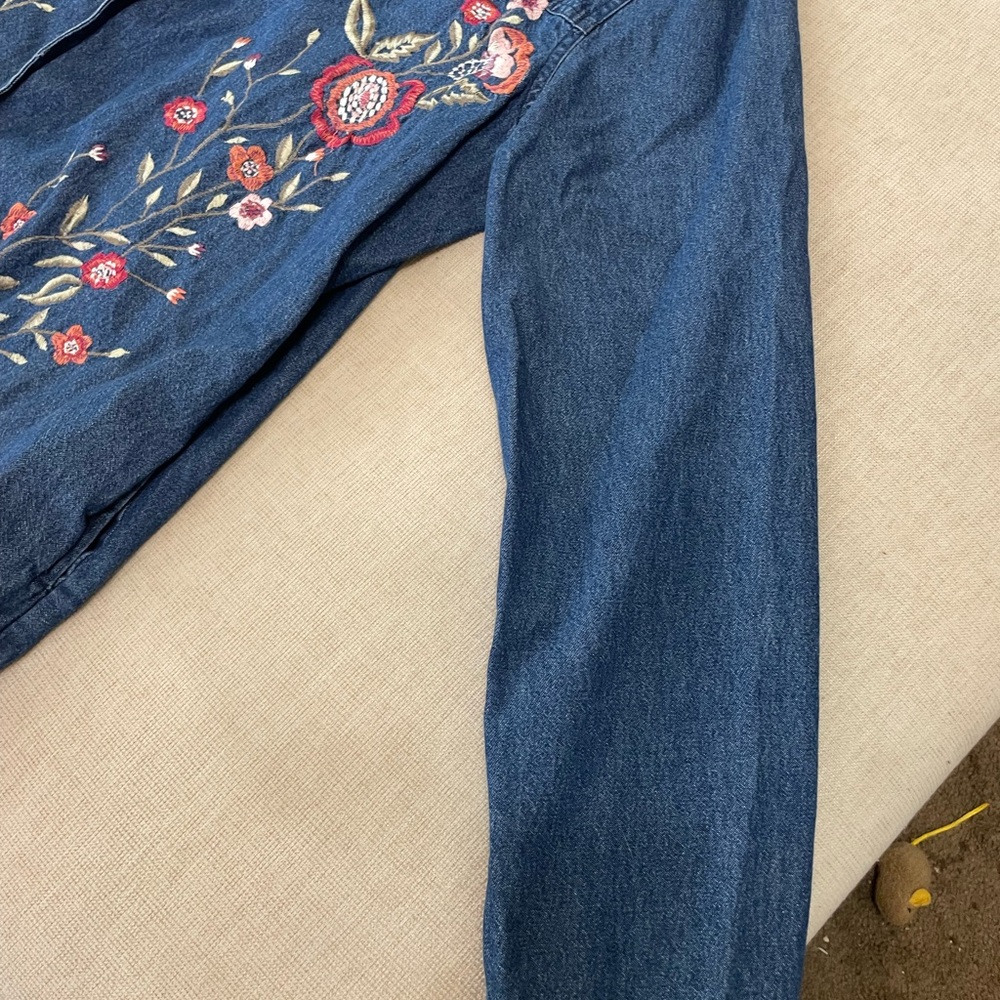 Vintage Denim Jacket with Red Floral Embroidery - Picture 7 of 11